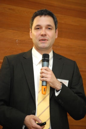 Dr. Constantin Tam&aacute;s