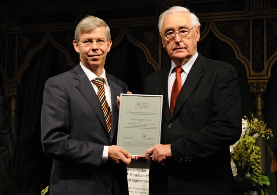 Meinhard von Pfaundler-Präventionspreis díját kapta dr. Czeizel Endre Meinhard von Pfaundler-Präventionspreis díját kapta dr. Czeizel Endre