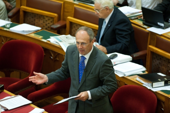 Szócska Miklós a nyári szünet előtti utolsó parlamenti ülésnapon (forrás MTI)